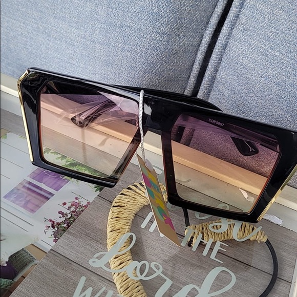 anti-glare lenses can block 100% of both UVA and U - Picture 5 of 11